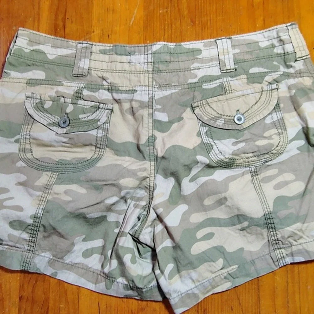 No Boundaries Women's Camo Roll Tab Cargo Shorts Size 11 Olive Green Tan nobo - Picture 5 of 8